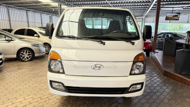 HR 2.5 LONGO SEM CAÇAMBA 4X2 16V 130CV TURBO INTERCOOLER DIESEL 2P MANUAL - 2016 - DOIS IRMãOS