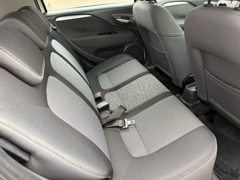 PUNTO 1.4 ATTRACTIVE ITALIA 8V FLEX 4P MANUAL - 2015 - LAGOA VERMELHA