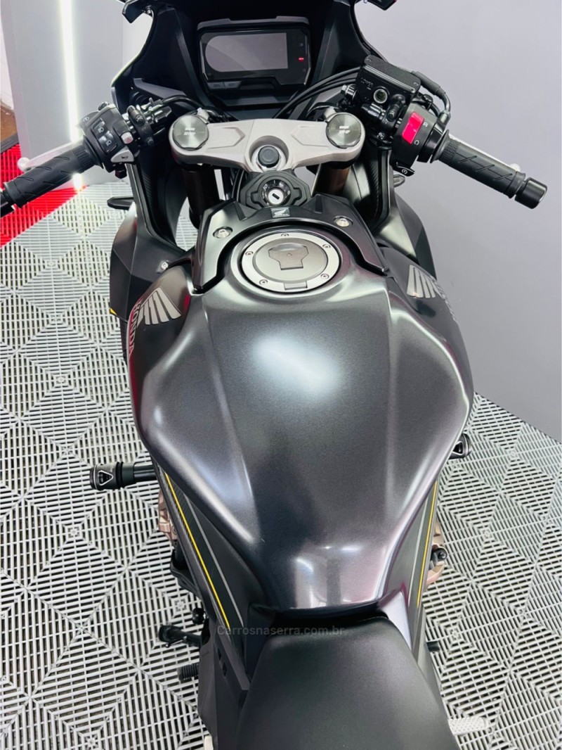 CBR 650R  - 2023 - CAMPO BOM