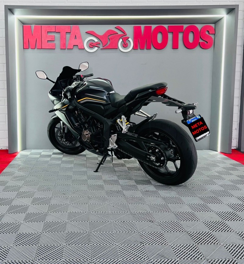 CBR 650R  - 2023 - CAMPO BOM