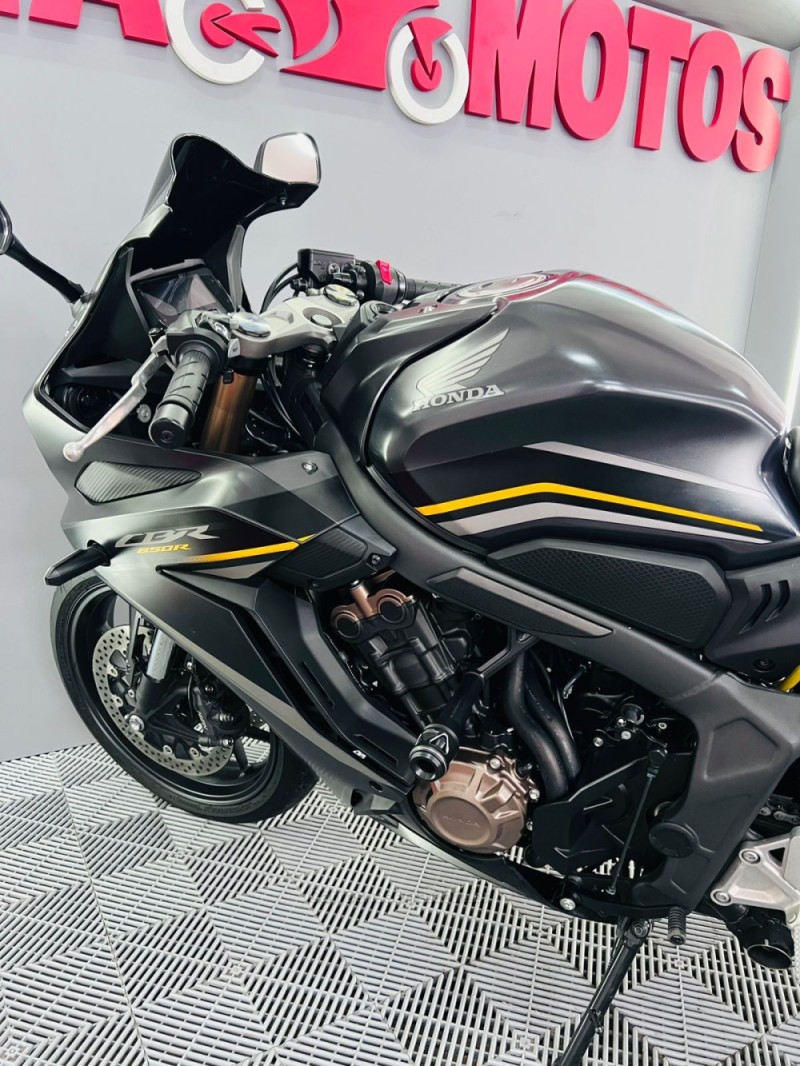 CBR 650R  - 2023 - CAMPO BOM