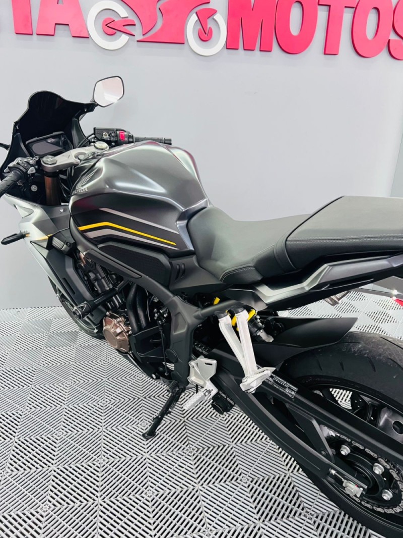 CBR 650R  - 2023 - CAMPO BOM