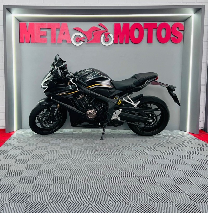 CBR 650R  - 2023 - CAMPO BOM