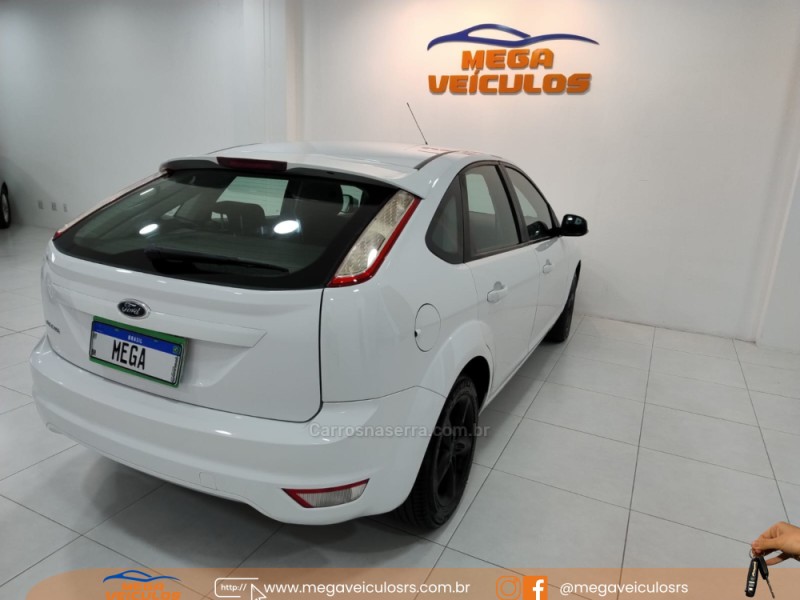 FOCUS 1.6 GLX 16V FLEX 4P MANUAL - 2013 - BENTO GONçALVES
