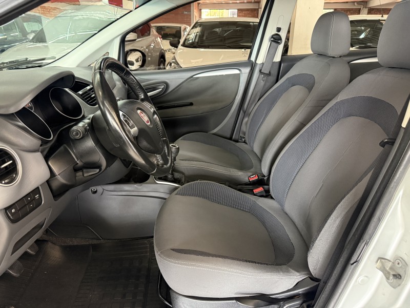 PUNTO 1.4 ATTRACTIVE ITALIA 8V FLEX 4P MANUAL - 2017 - FARROUPILHA