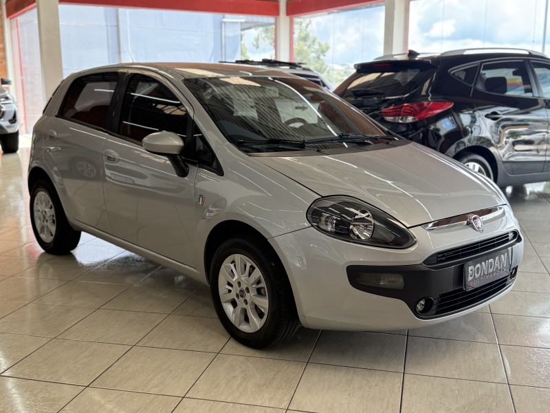 PUNTO 1.4 ATTRACTIVE ITALIA 8V FLEX 4P MANUAL - 2017 - FARROUPILHA