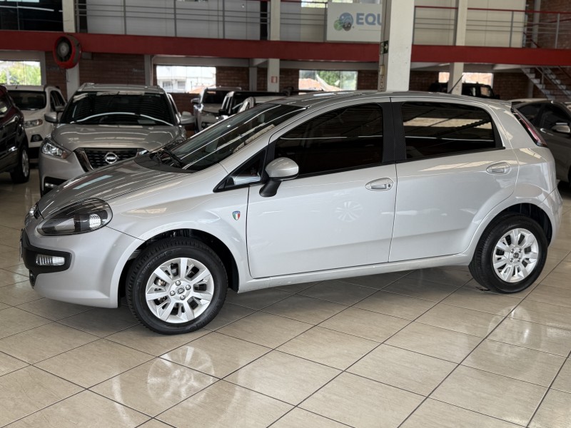 PUNTO 1.4 ATTRACTIVE ITALIA 8V FLEX 4P MANUAL - 2017 - FARROUPILHA