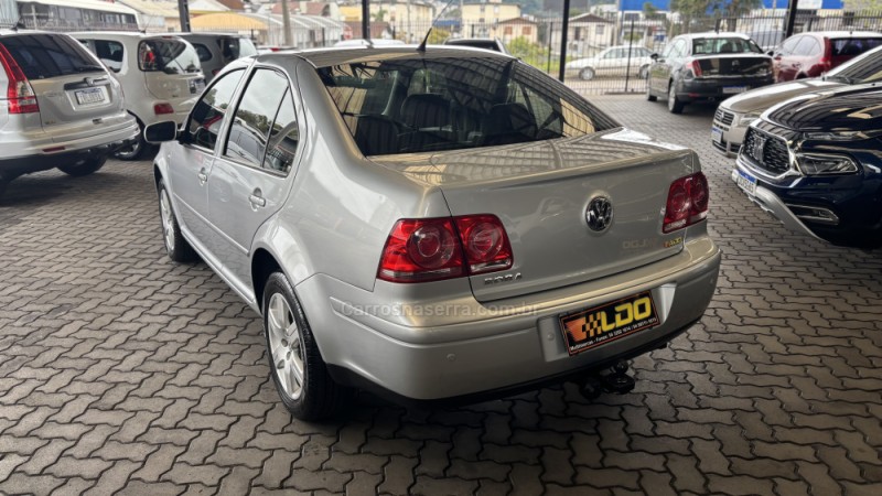 BORA 2.0 MI 8V FLEX 4P AUTOMÁTICO - 2011 - CAXIAS DO SUL