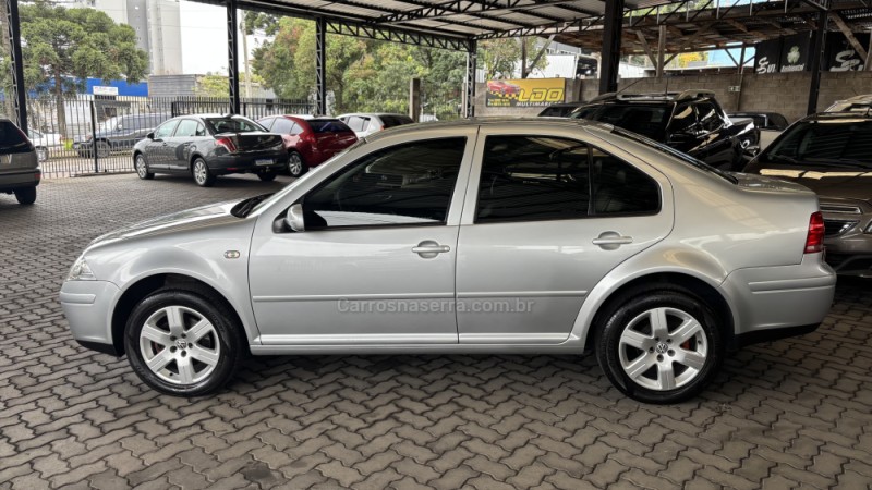 BORA 2.0 MI 8V FLEX 4P AUTOMÁTICO - 2011 - CAXIAS DO SUL