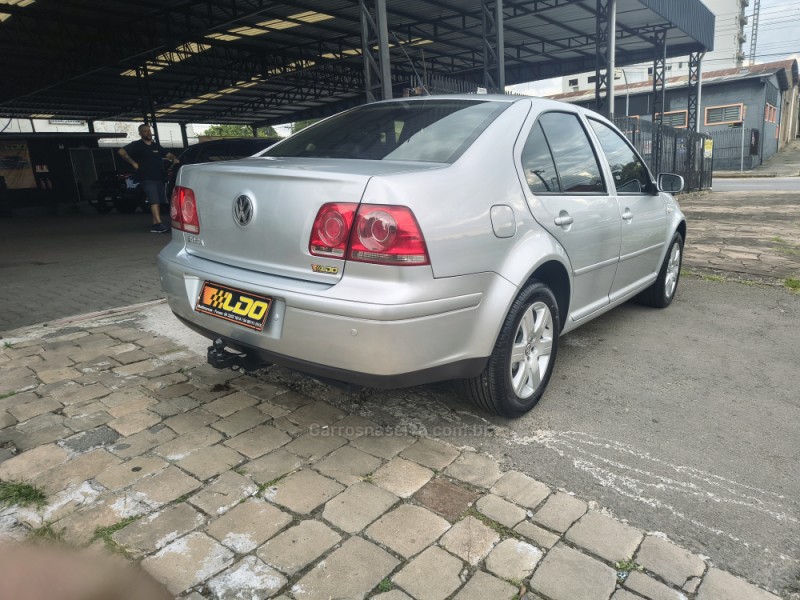 BORA 2.0 MI 8V FLEX 4P AUTOMÁTICO - 2011 - CAXIAS DO SUL