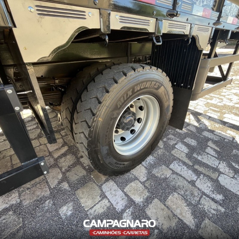 VM 220 4X2 - 2013 - VACARIA