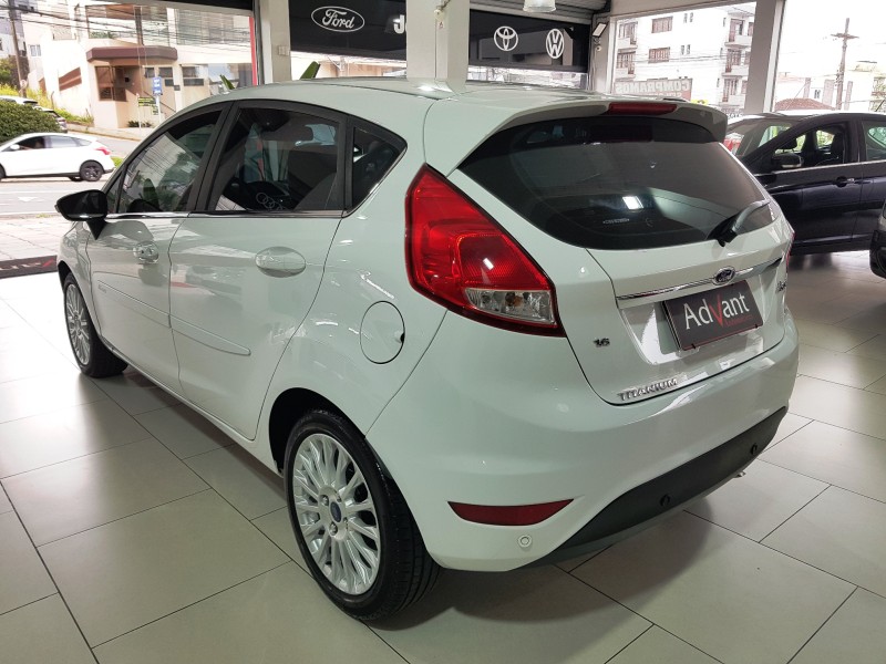FIESTA 1.6 TITANIUM HATCH 16V FLEX 4P AUTOMÁTICO - 2016 - CAXIAS DO SUL