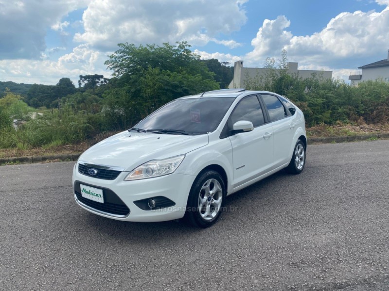 focus 2.0 titanium hatch 16v flex 4p automatico 2012 flores da cunha