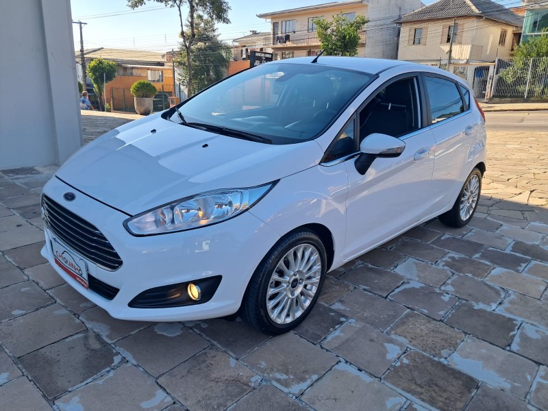 FIESTA 1.6 TITANIUM HATCH 16V FLEX 4P AUTOMÁTICO