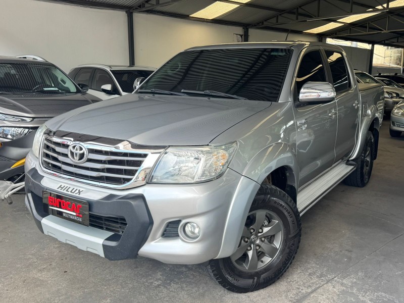 TOYOTA - HILUX - 2015/2015 - Prata - R$ 127.900,00
