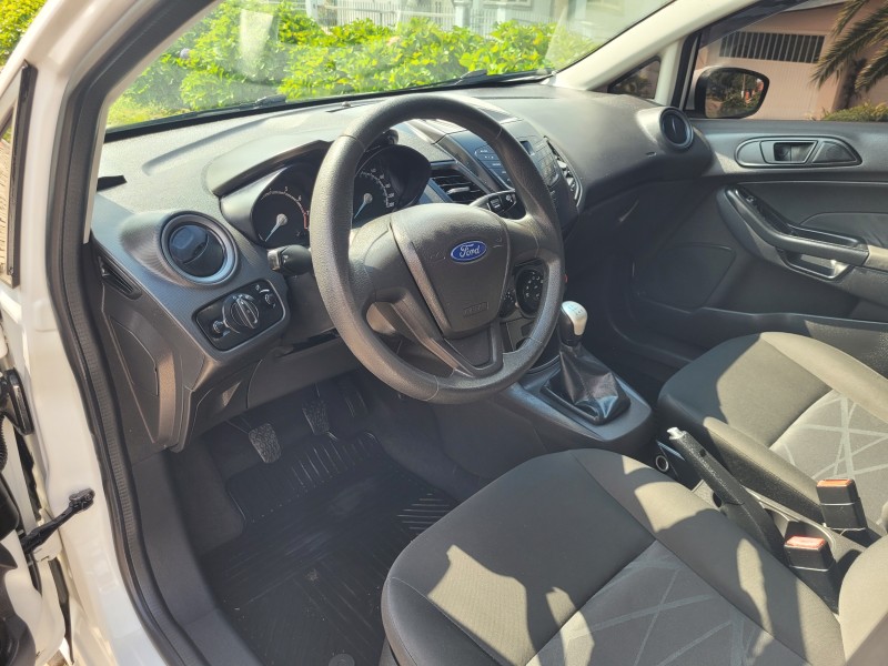 FIESTA 1.5 S HATCH 16V FLEX 4P MANUAL - 2015 - CARLOS BARBOSA
