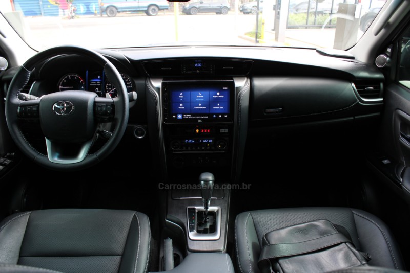 HILUX SW4 2.8 4X4 SRX PLATINUM TURBO DIESEL 4P AUTOMÁTICO - 2025 - CAXIAS DO SUL