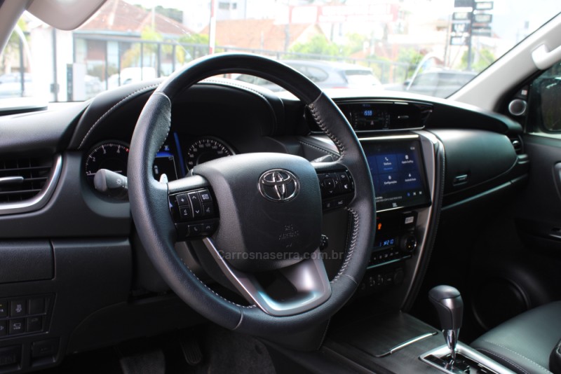 HILUX SW4 2.8 4X4 SRX PLATINUM TURBO DIESEL 4P AUTOMÁTICO - 2025 - CAXIAS DO SUL