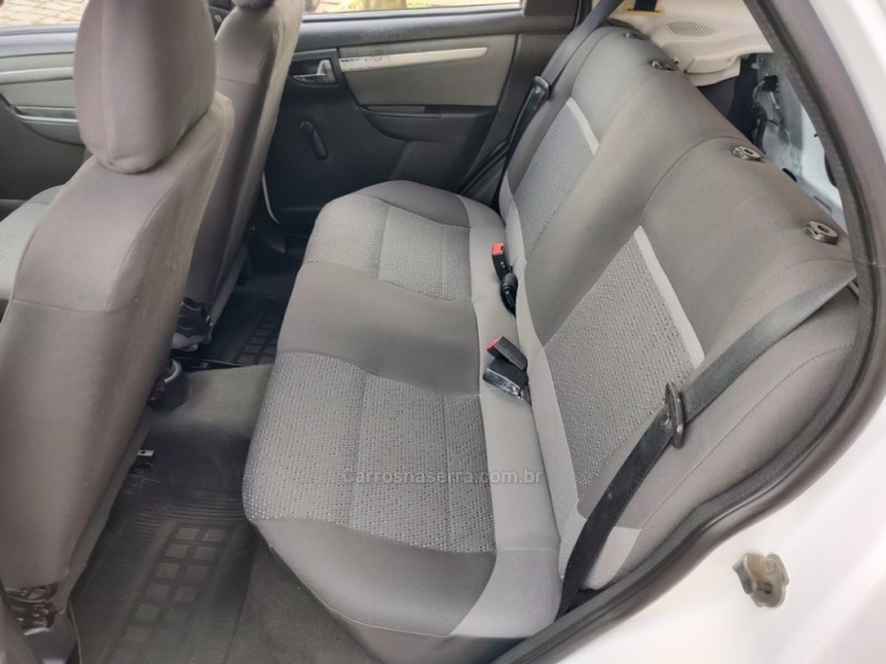 CELTA 1.0 MPFI LT 8V FLEX 4P MANUAL - 2014 - GUAPORé