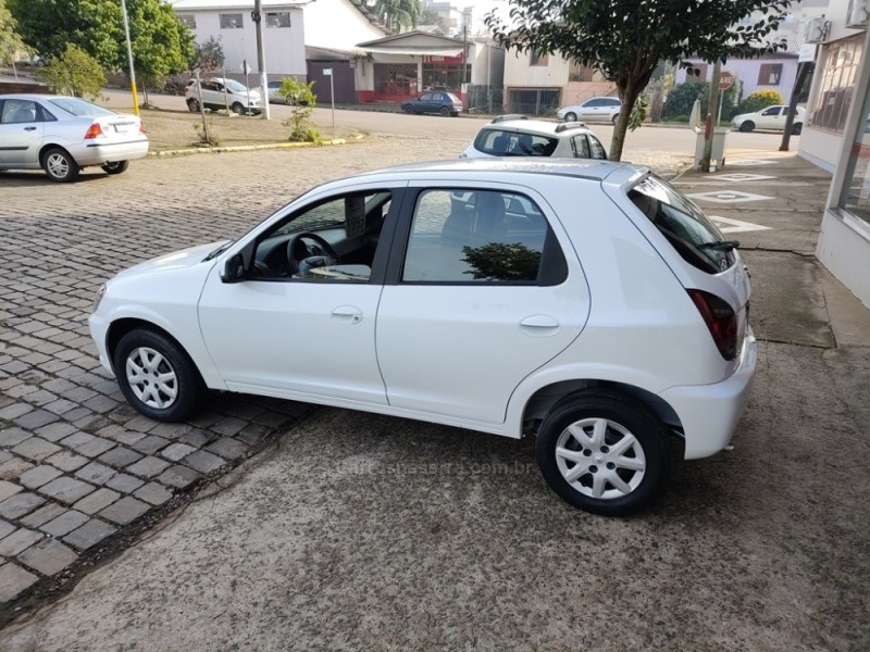 CELTA 1.0 MPFI LT 8V FLEX 4P MANUAL - 2014 - GUAPORé