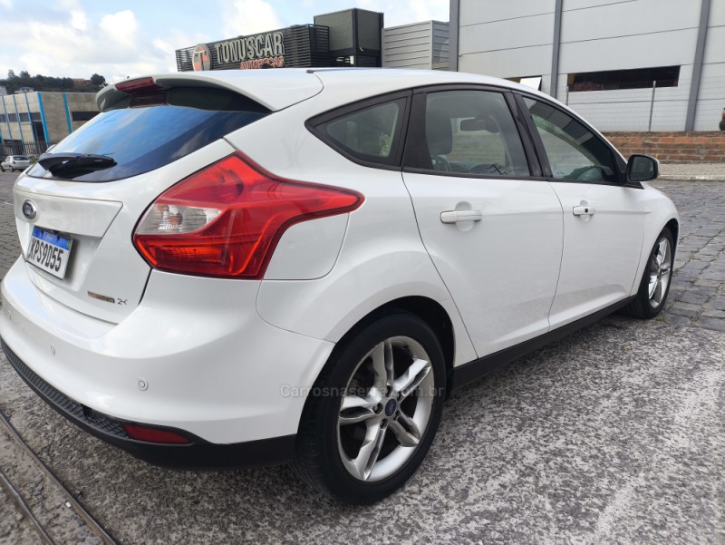 FOCUS 2.0 SE PLUS 16V FLEX 4P AUTOMÁTICO - 2014 - FARROUPILHA