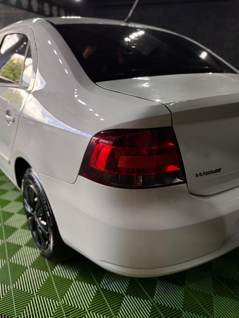 VOYAGE 1.6 MI TREND 8V FLEX 4P MANUAL - 2010 - FELIZ