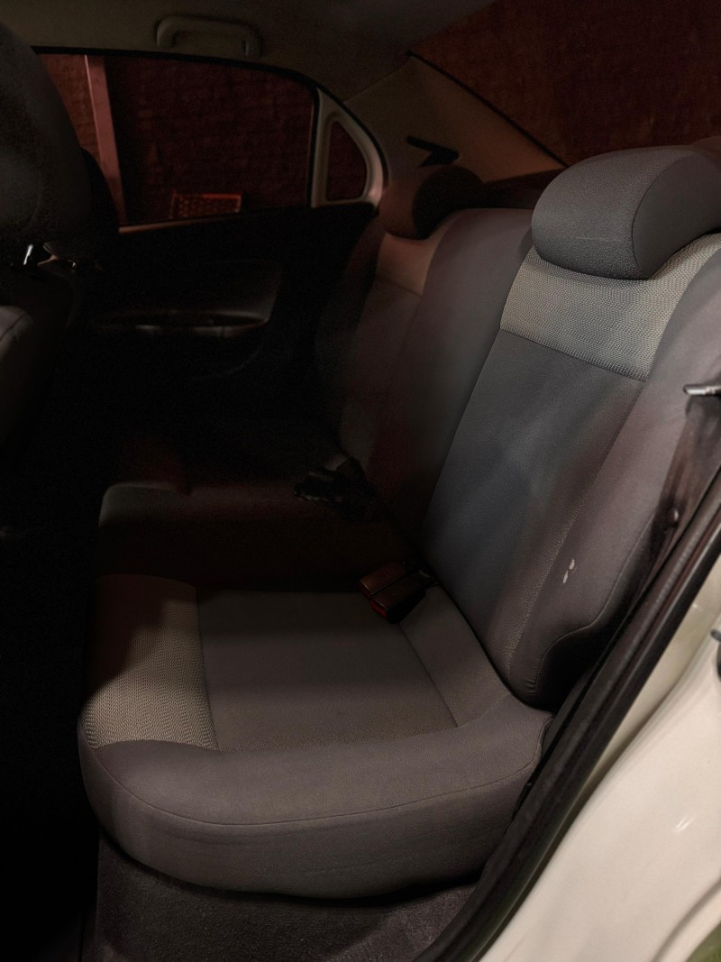 VOYAGE 1.6 MI TREND 8V FLEX 4P MANUAL - 2010 - FELIZ