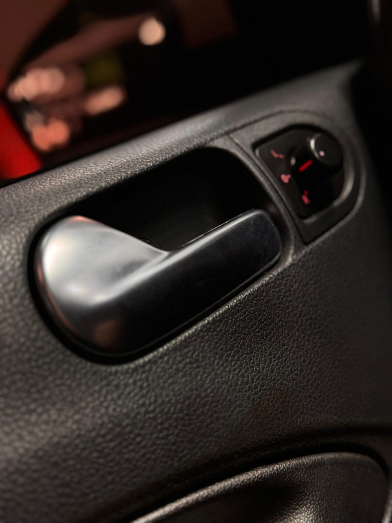 VOYAGE 1.6 MI TREND 8V FLEX 4P MANUAL - 2010 - FELIZ