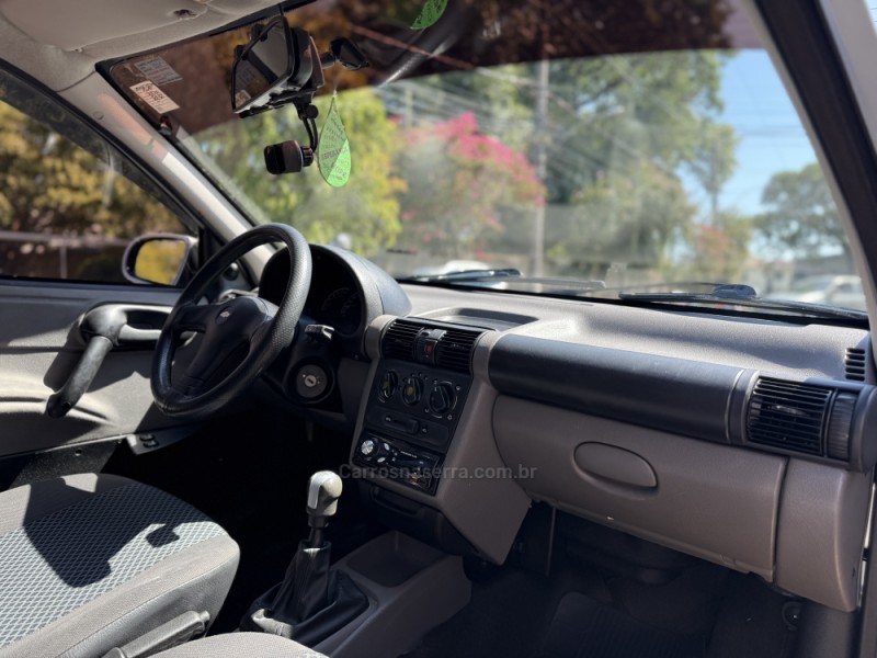 CLASSIC 1.0 MPFI LS 8V FLEX 4P MANUAL - 2013 - PAROBé