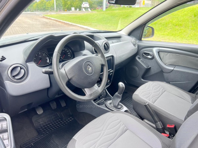 DUSTER 1.6 DYNAMIQUE 4X2 16V FLEX 4P MANUAL - 2014 - NOVA PETRóPOLIS