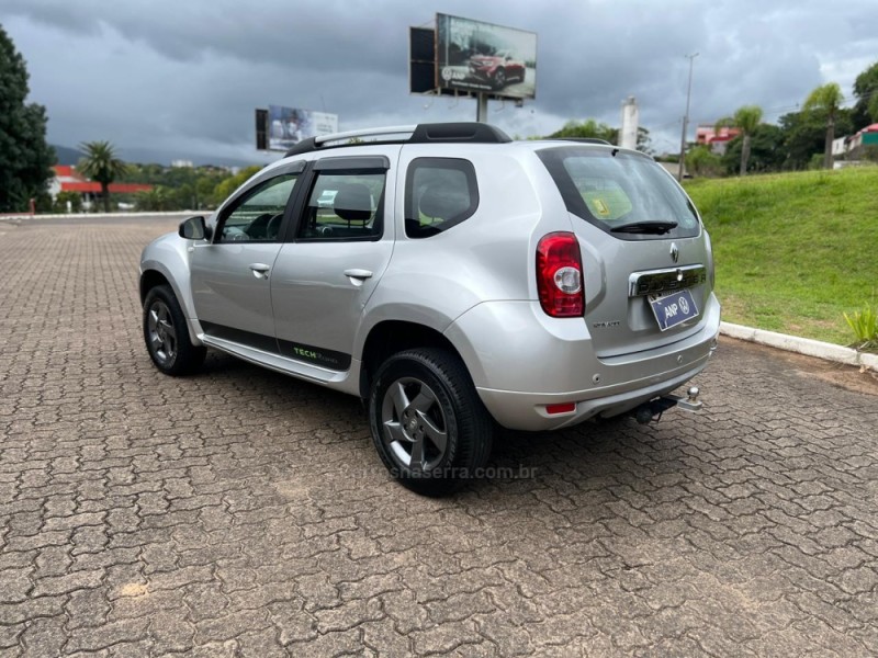 DUSTER 1.6 DYNAMIQUE 4X2 16V FLEX 4P MANUAL - 2014 - NOVA PETRóPOLIS