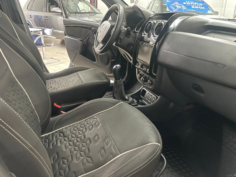 DUSTER OROCH 1.6 16V FLEX DYNAMIQUE 4P MANUAL - 2016 - CAXIAS DO SUL