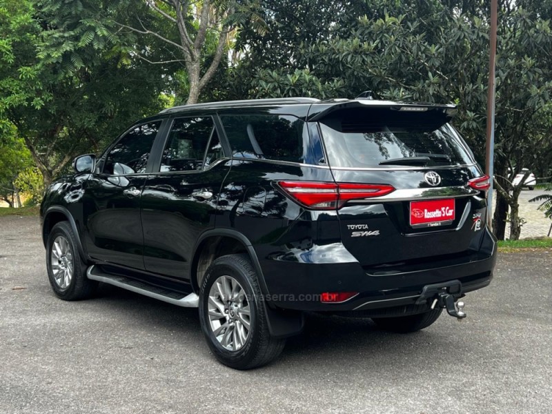 HILUX 2.8 SRX PLUS 4X4 CD TURBO DIESEL 4P AUTOMÁTICO - 2022 - FARROUPILHA