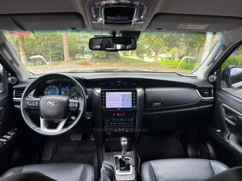 HILUX 2.8 SRX PLUS 4X4 CD TURBO DIESEL 4P AUTOMÁTICO - 2022 - FARROUPILHA