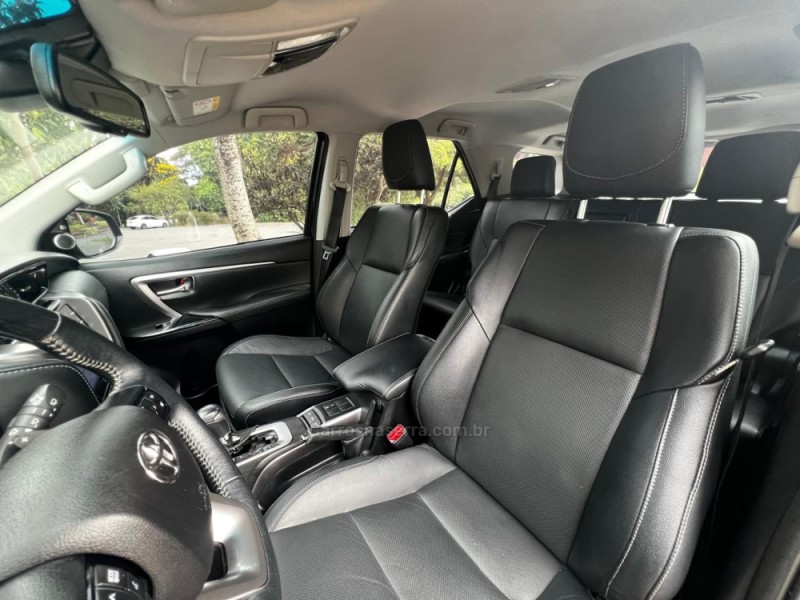 HILUX 2.8 SRX PLUS 4X4 CD TURBO DIESEL 4P AUTOMÁTICO - 2022 - FARROUPILHA