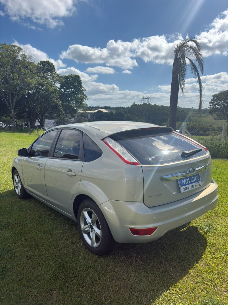 FOCUS 1.6 GLX 8V FLEX 4P MANUAL - 2011 - FARROUPILHA