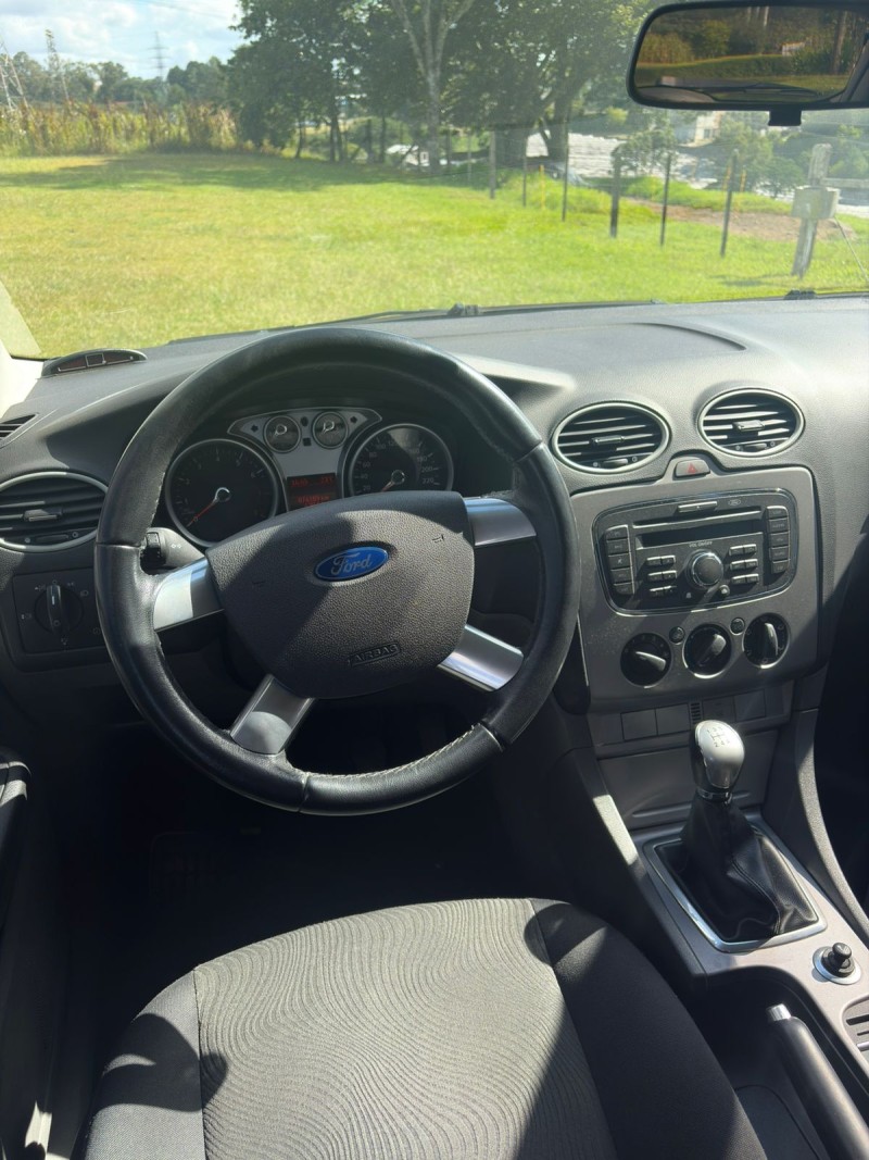 FOCUS 1.6 GLX 8V FLEX 4P MANUAL - 2011 - FARROUPILHA