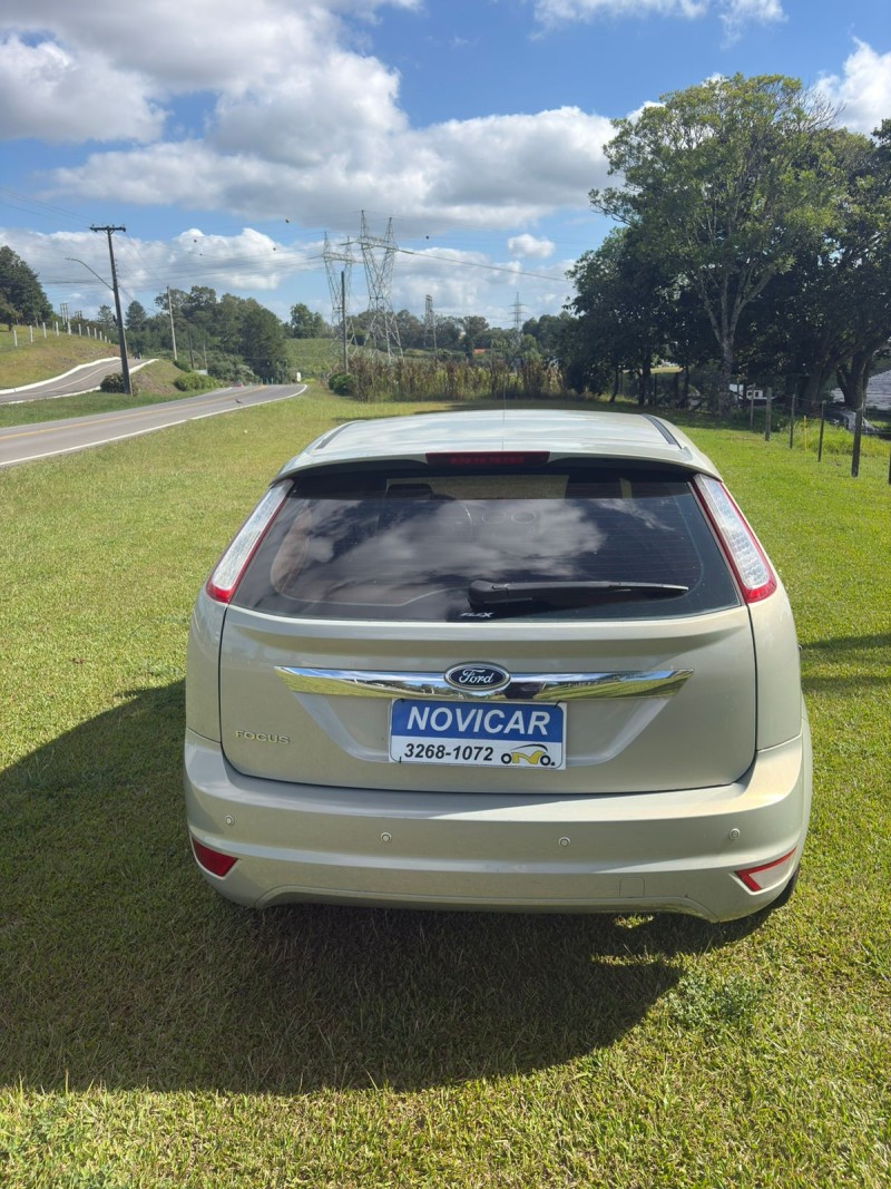 FOCUS 1.6 GLX 8V FLEX 4P MANUAL - 2011 - FARROUPILHA