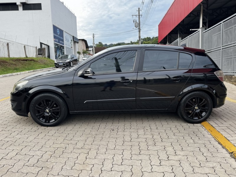 VECTRA 2.0 MPFI GT HATCH 8V FLEX 4P AUTOMÁTICO