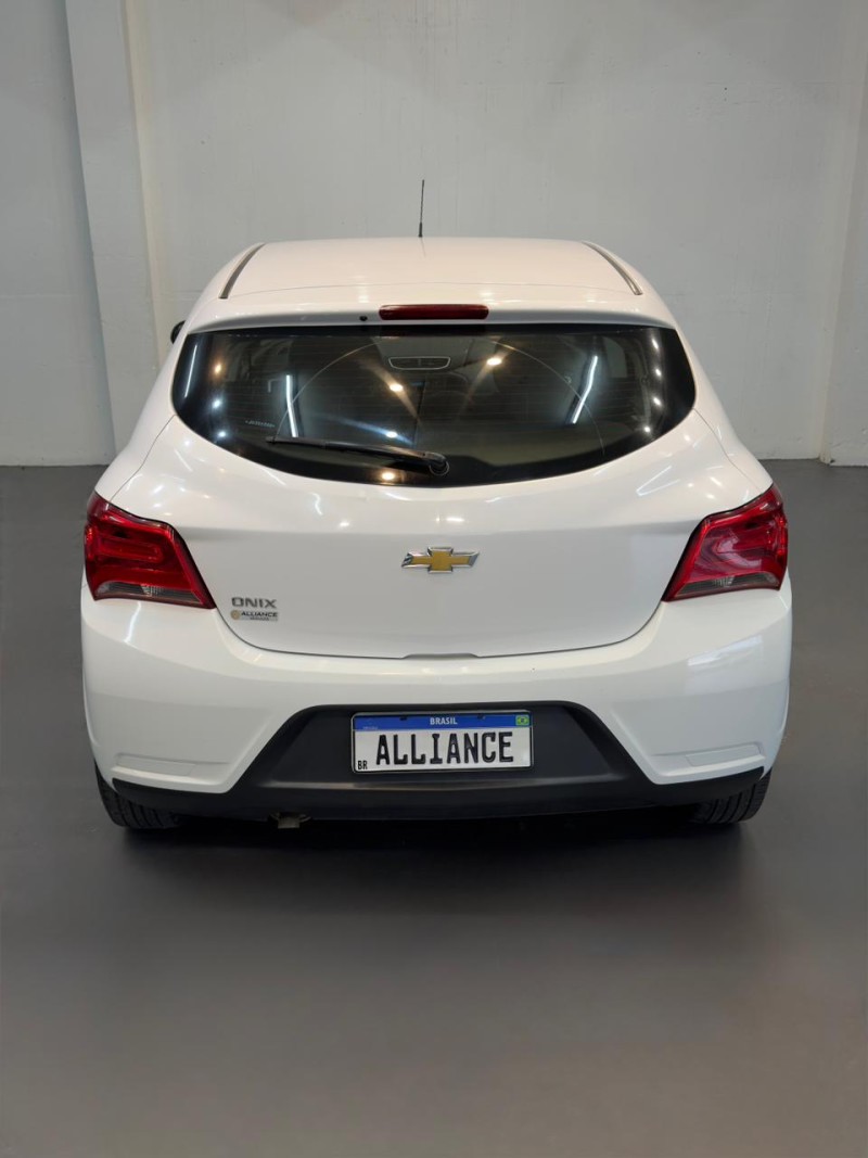 ONIX 1.4 ADVANTAGE 8V FLEX 4P AUTOMÁTICO - 2018 - CAXIAS DO SUL