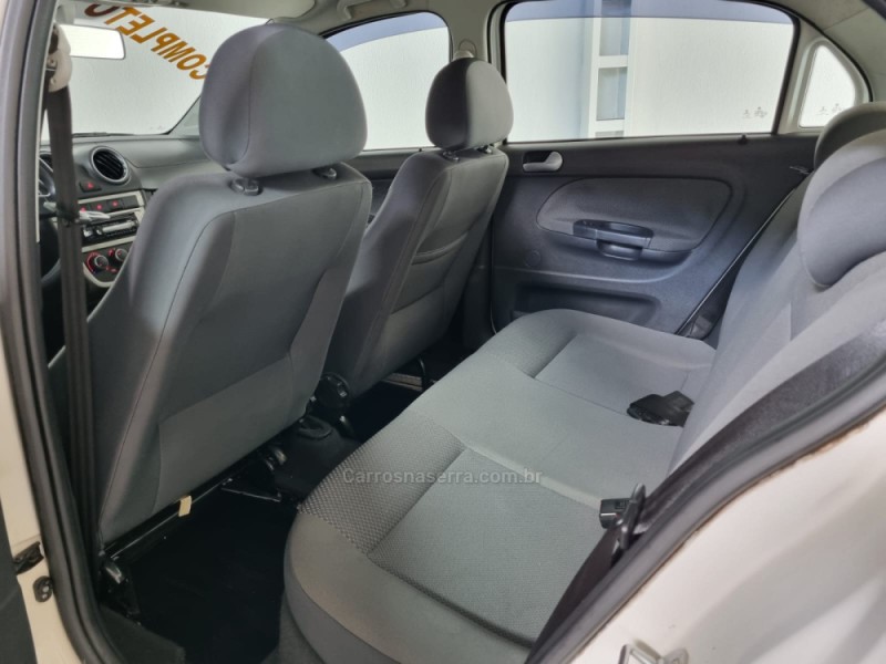 VOYAGE 1.0 MI TRENDLINE 8V FLEX 4P MANUAL - 2013 - VACARIA