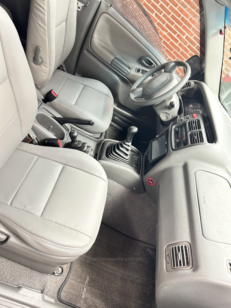 TRACKER 2.0 4X4 8V GASOLINA 4P MANUAL - 2009 - CAXIAS DO SUL