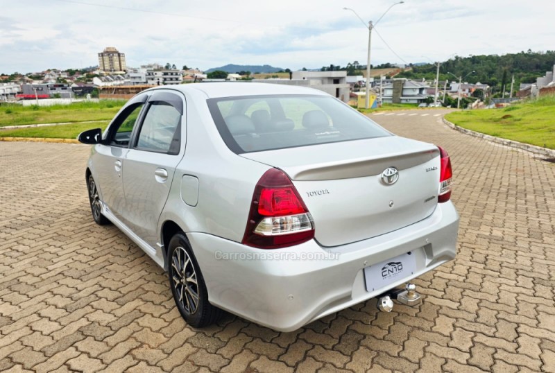 ETIOS 1.5 PLATINUM SEDAN 16V FLEX 4P AUTOMÁTICO - 2018 - LAJEADO