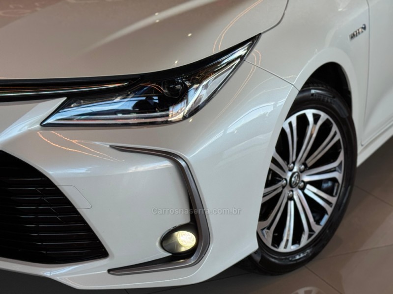COROLLA 1.8 ALTIS PREMIUM 16V HÍBRIDO 4P AUTOMÁTICO - 2021 - DOIS IRMãOS