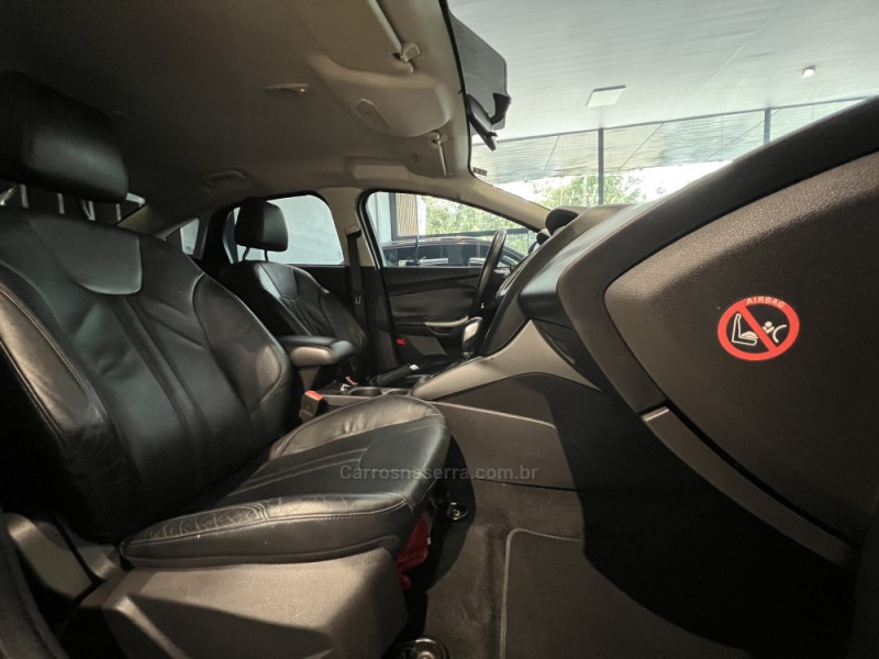 FOCUS 2.0 SE FASTBACK 16V FLEX 4P AUTOMÁTICO - 2014 - CAXIAS DO SUL