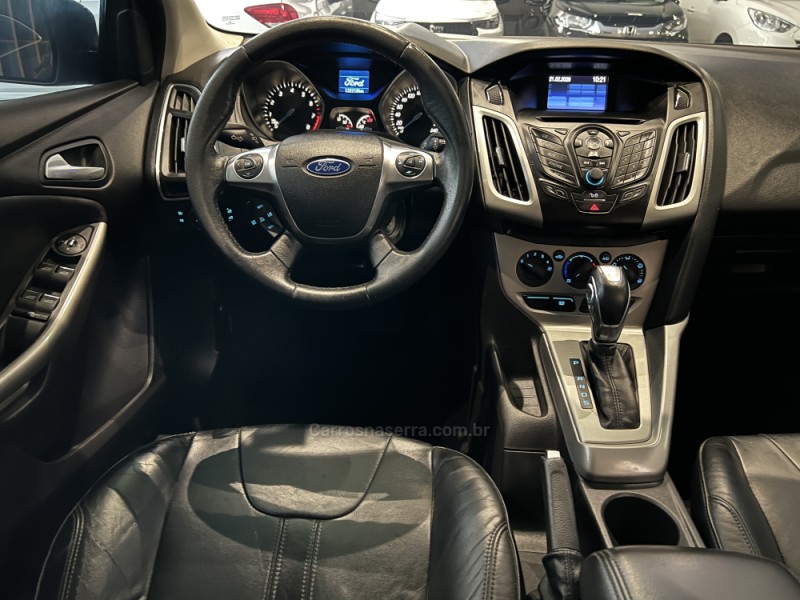 FOCUS 2.0 SE FASTBACK 16V FLEX 4P AUTOMÁTICO - 2014 - CAXIAS DO SUL