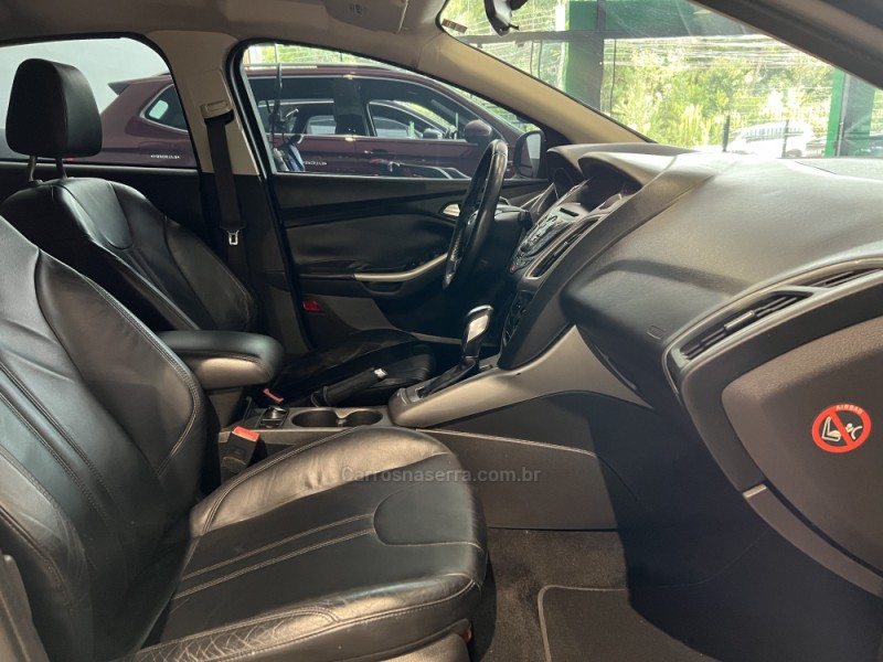 FOCUS 2.0 SE FASTBACK 16V FLEX 4P AUTOMÁTICO - 2014 - CAXIAS DO SUL