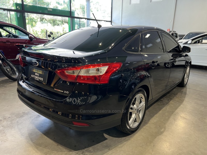 FOCUS 2.0 SE FASTBACK 16V FLEX 4P AUTOMÁTICO - 2014 - CAXIAS DO SUL