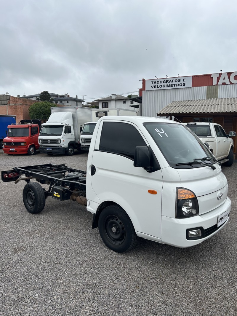 hr 2.5 longo bau 4x2 16v 130cv turbo intercooler diesel 2p manual 2013 caxias do sul