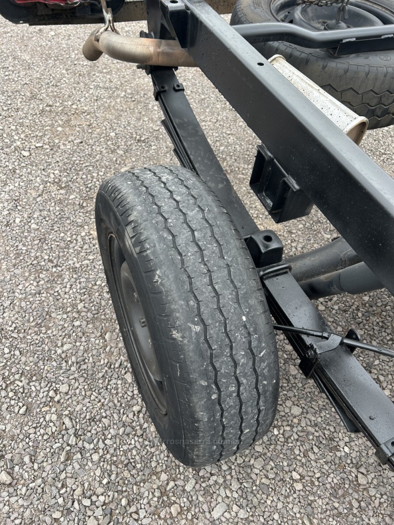 HR 2.5 LONGO BAÚ 4X2 16V 130CV TURBO INTERCOOLER DIESEL 2P MANUAL - 2013 - CAXIAS DO SUL